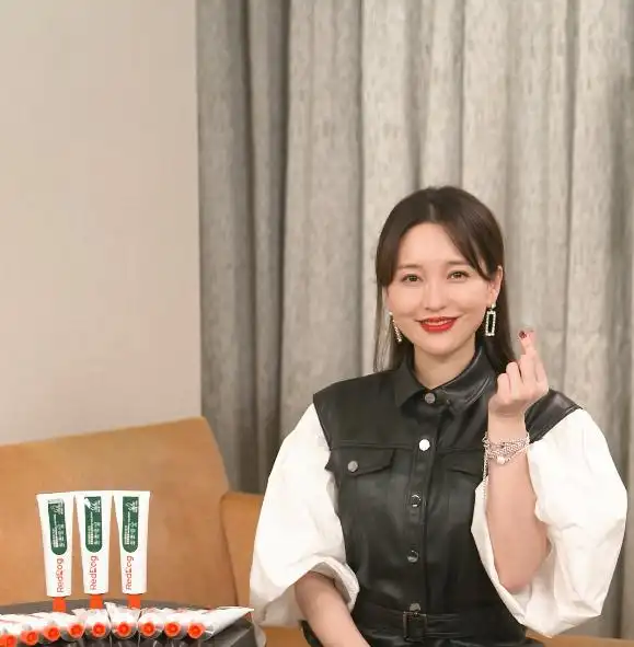 狗年明星热点,_明星宠物行业代言_宠物食品品牌明星营销策略