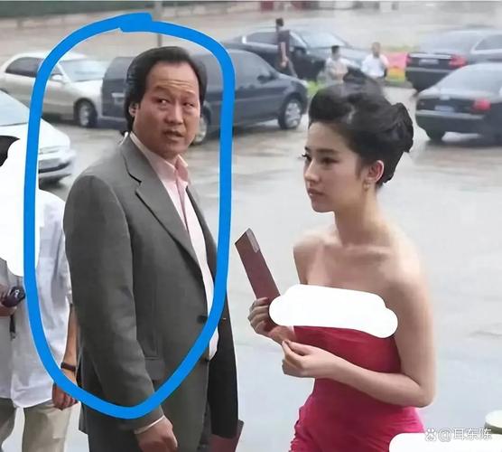 娱乐圈的“潜规则”与真实友谊：当镁光灯照向人性的两面