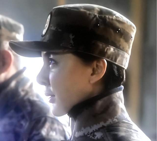 医美网红脸_影视剧女兵形象_当过兵的女明星
