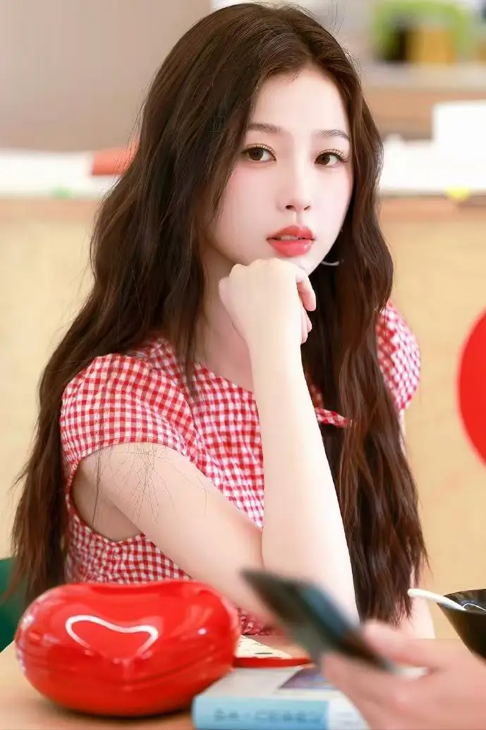 有黑料但是还在娱乐圈的明星,_虞书欣事件 pf 合作艺人 粉丝文化娱乐生态